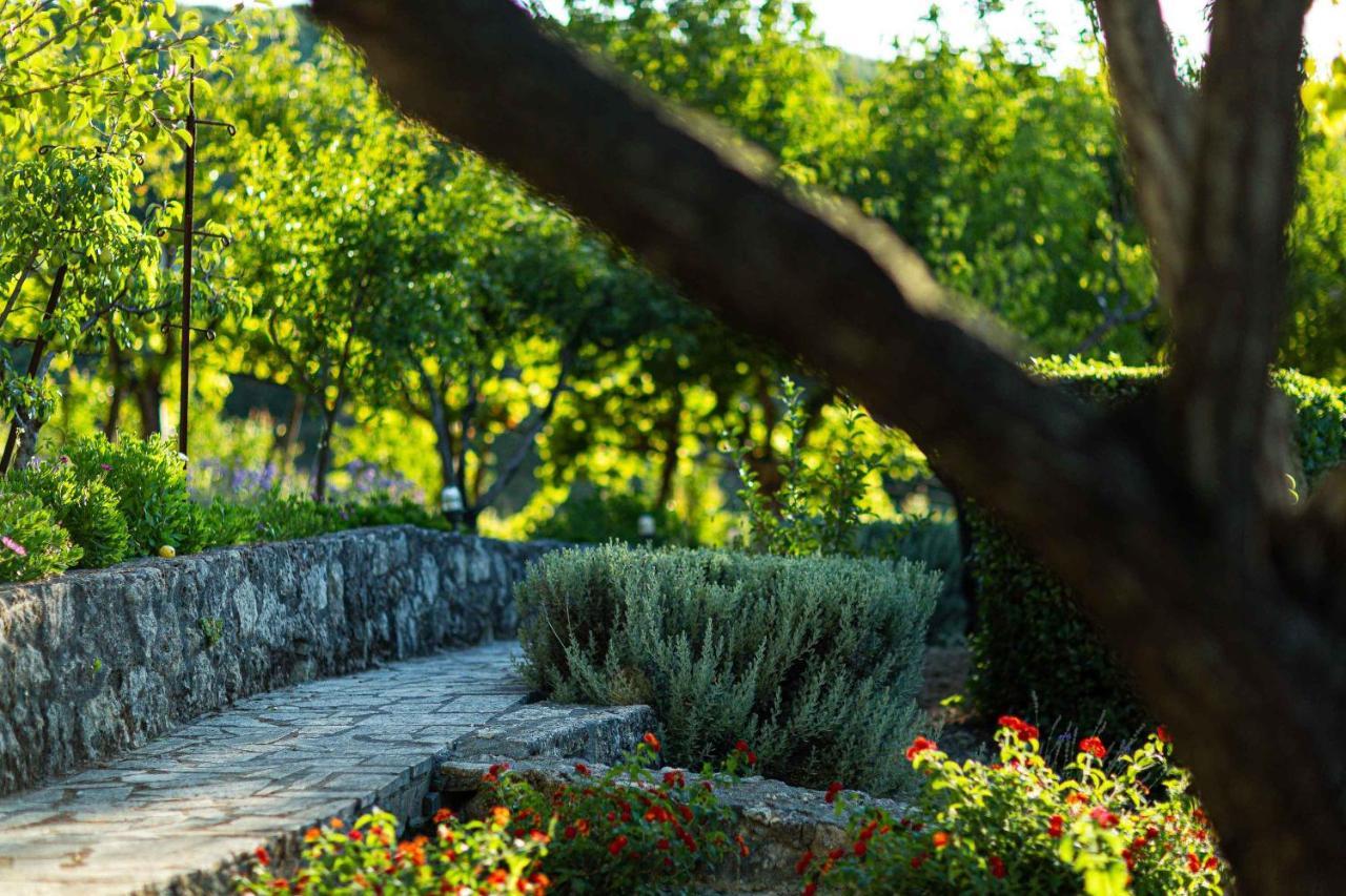 Villa Mantilari Wine Estate 7 Apartments 2 Private Pools 1 Heated Tennis Court Fitness Center 아르하네스 외부 사진