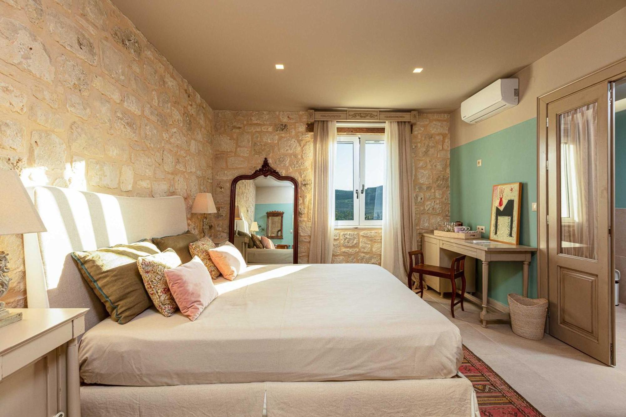 Villa Mantilari Wine Estate 7 Apartments 2 Private Pools 1 Heated Tennis Court Fitness Center 아르하네스 객실 사진