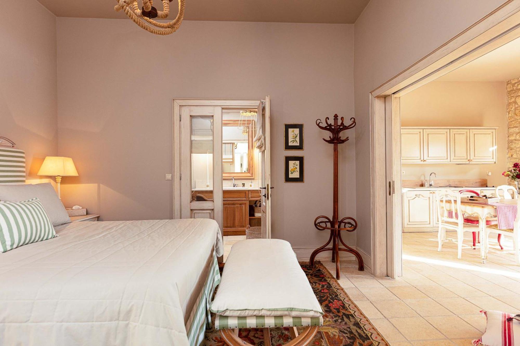 Villa Mantilari Wine Estate 7 Apartments 2 Private Pools 1 Heated Tennis Court Fitness Center 아르하네스 객실 사진